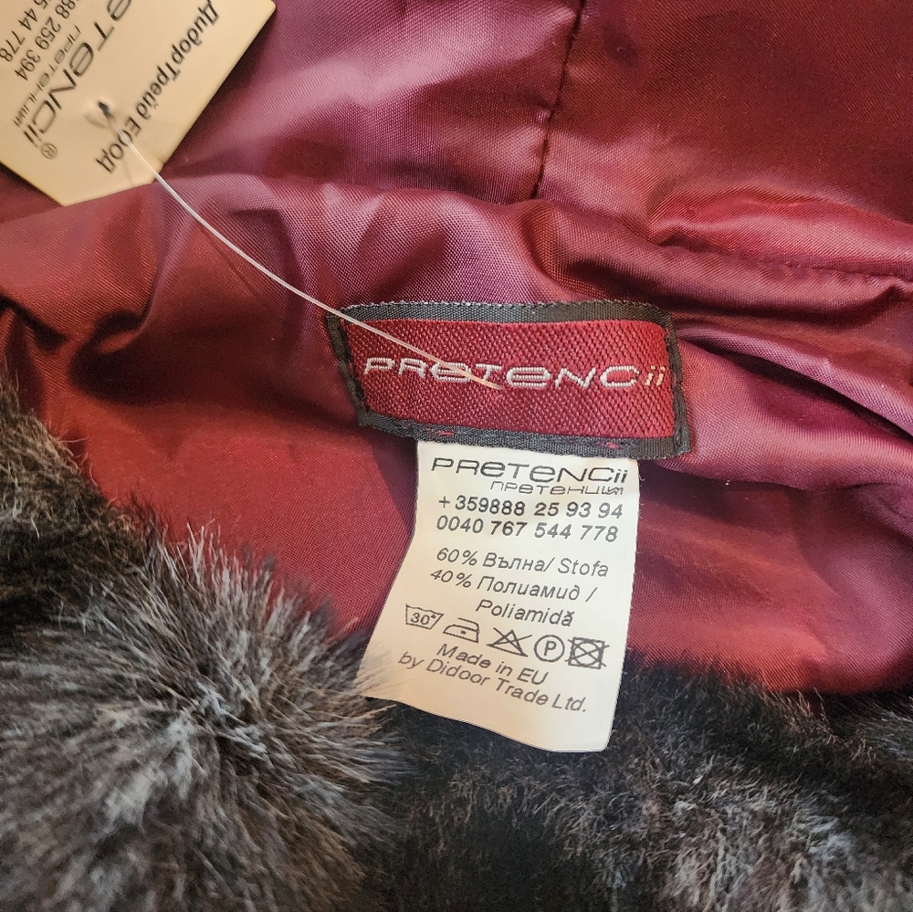 Pretencii Red Hooded Cape Fully Lined Three Button Closure Size L  NWT - Picture 3 of 7